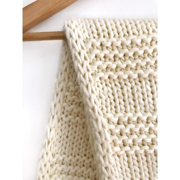 Old Navy Chunky Sweater-Knit Scarf Cream - Picture 4 of 11
